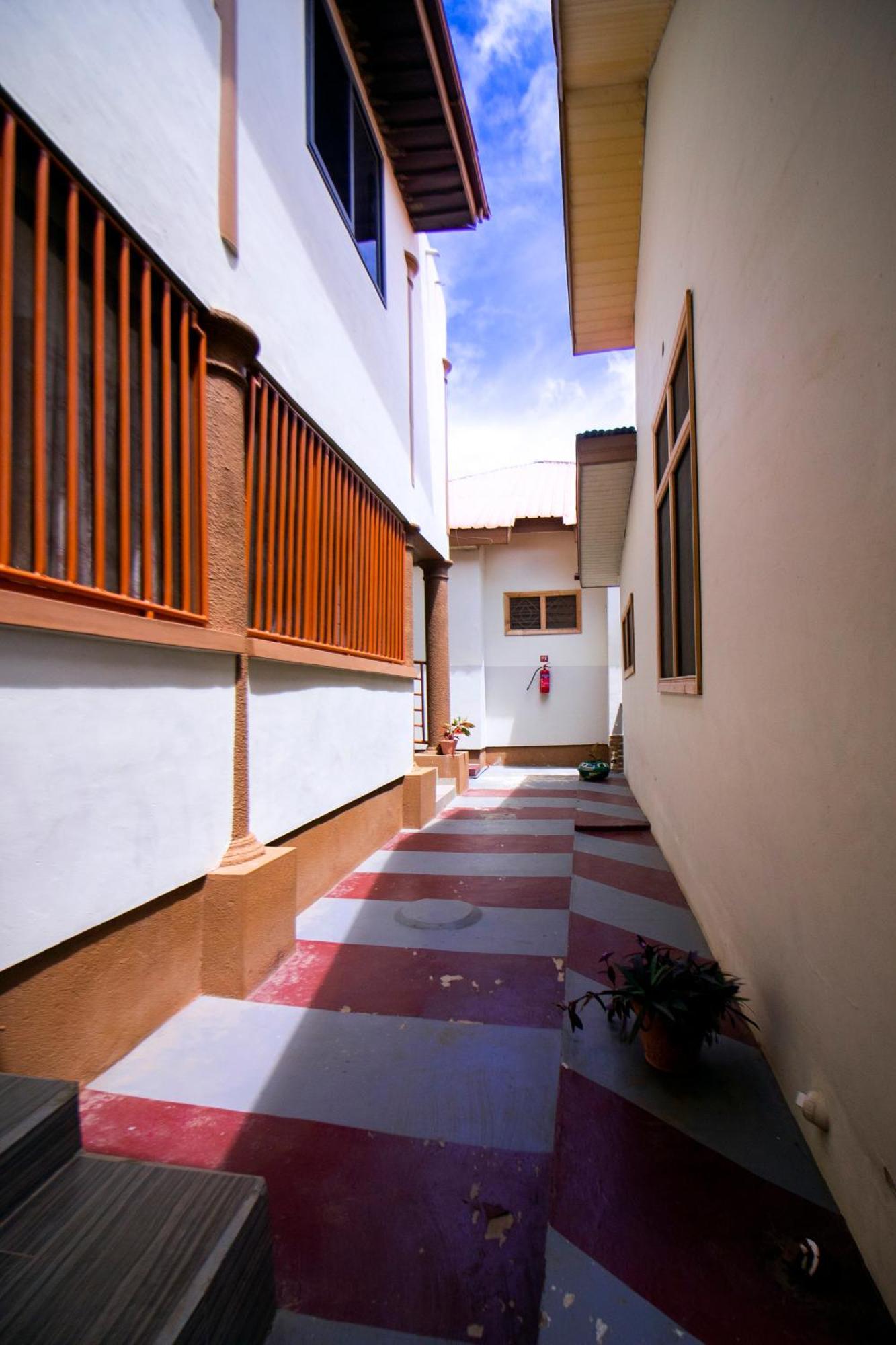 Indigo Cottage And Apartment Kumasi Eksteriør billede