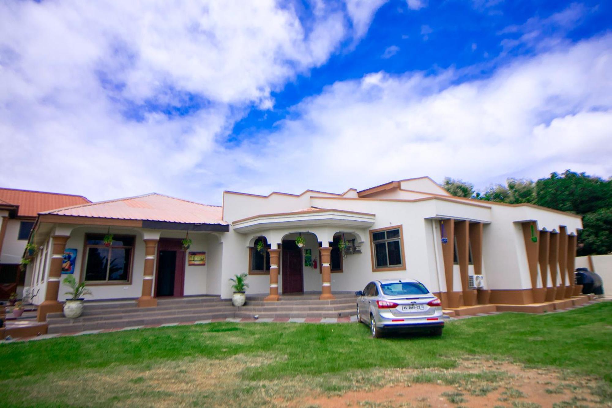 Indigo Cottage And Apartment Kumasi Eksteriør billede